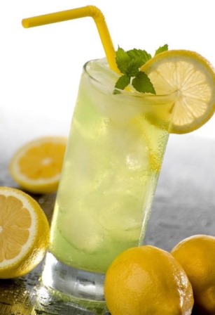 Вода з лимоном: п’ємо вранці і оздоровлюємося