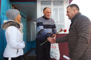 Кандидат на посаду голови ОТГ в Костопільському районі здійснює підкуп виборців
