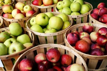 Прості поради, як зберегти врожай яблук аж до весни