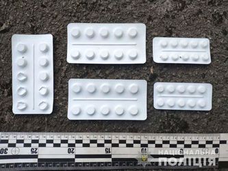 Рівненщина: поліцейські вилучили нарковмісні таблетки, канабіс та рослини конопель