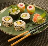 Що таке суші і з чим його їсти?