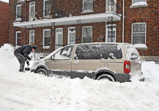 Чому не варто прогрівати машину в мороз, якщо не збираєтеся нікуди їхати?