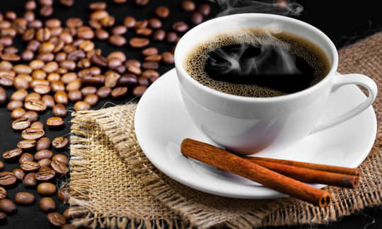 Підсолодити каву без цукру можливо: трюк, який зробить каву солодкою без шкоди здоров’ю