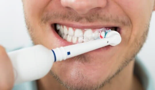 Як обрати ідеальну електричну зубну щітку для здоров’я вашої посмішки?