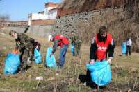 На Рівненщині активісти “УДАРу” прибрали сміття біля Дубенського замку