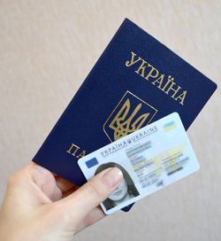 На виборах українці зможуть проголосувати як з ID-карткою, так і з паспортом-книжечкою