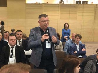 Сергій Свисталюк під час громадського обговорення змін до Коституції за ініціативи Мінрегіону