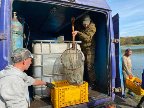 “Рівне Разом” провели екологічну акцію по очищенню озера Басів Кут*