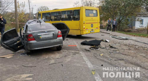 ДТП у Рівному: водій легковика загинув, семеро пасажирів травмувалися