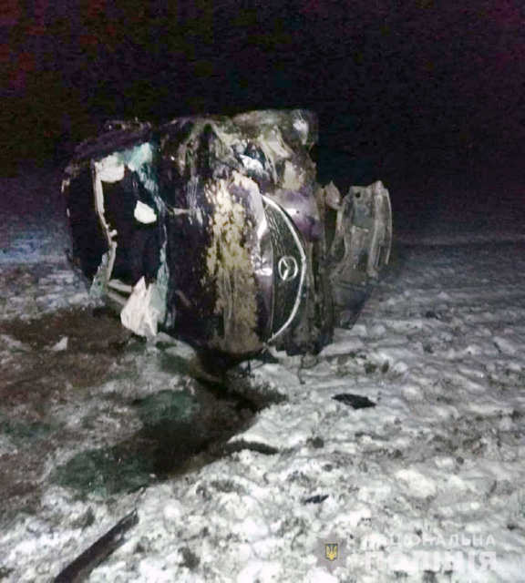 Авто злетіло у кювет: водій загинув