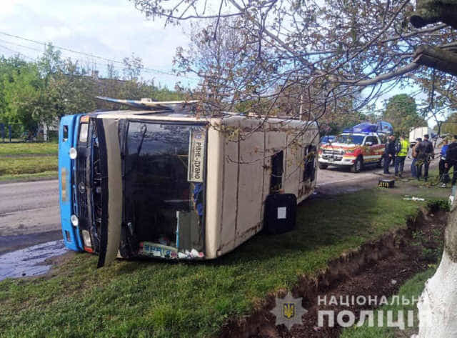 На Дубенщині перекинувся автобус із пасажирами