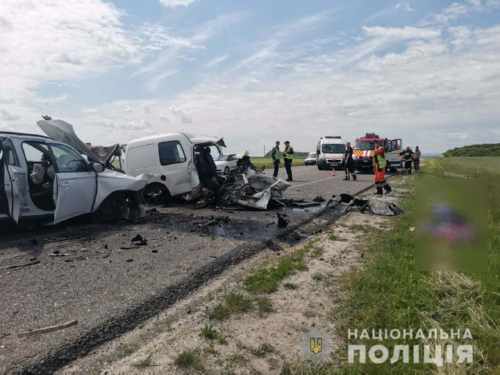 Лобове зіткнення двох авто: загинуло троє осіб