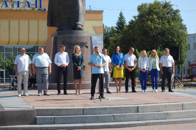 Підняття олімпійського прапора у Рівному