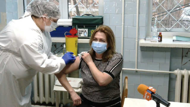На Рівненщині з’явилися перші громади, де вакцинувалися понад 80?% вчителів