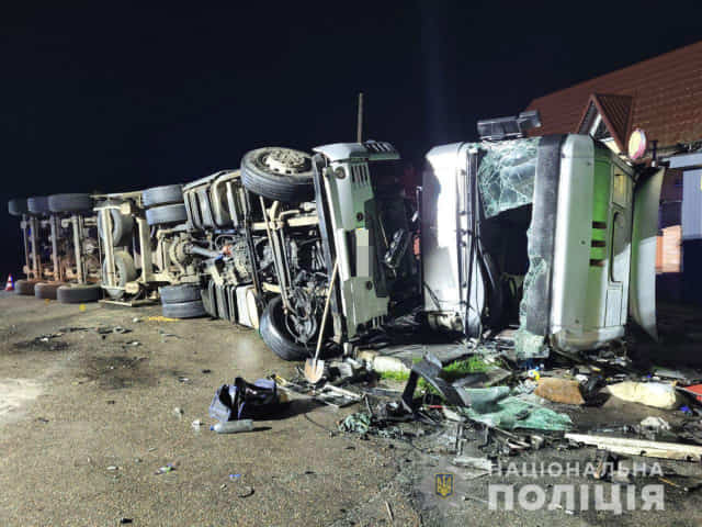 Автопригода з трьома авто: загинув водій вантажівки