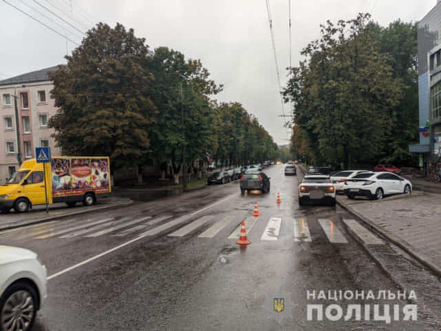 У Рівному під колеса легковика потрапила неповнолітня