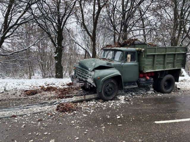 Зніс електроопору та травмувався