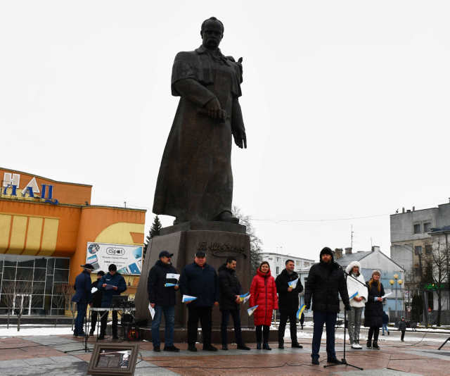 У Рівному підняли олімпійський прапор