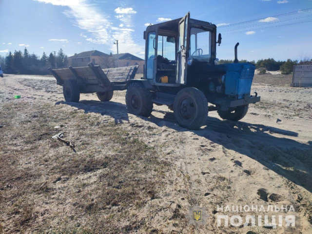 Під колесами трактора загинула малолітня дитина