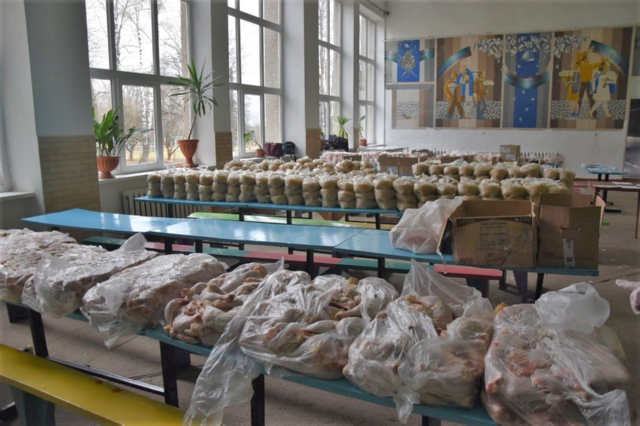 На Рівненщині переселенці вже отримують продуктову допомогу