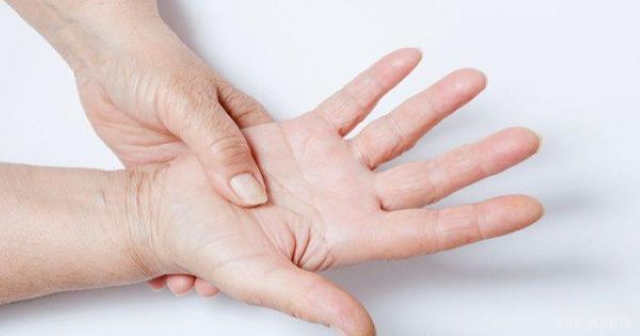 У вас весь час холодні руки – подібний стан може говорити про серйозні порушення