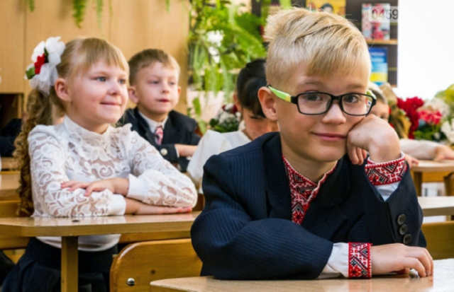 У Рівному триває прийом заяв для зарахування до перших класів У Рівному триває прийом заяв для зарахування до перших класів