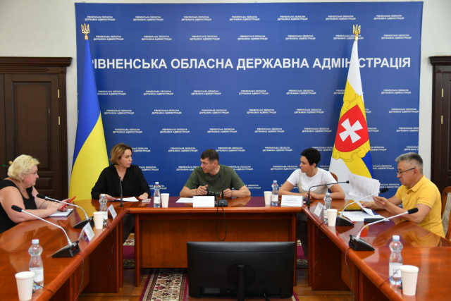 Переселенцям, які проживають у школах Рівненщини, шукають альтернативне житло