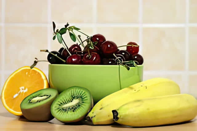 Споживання яких трьох фруктів сприяє поліпшенню якості сну вночі?