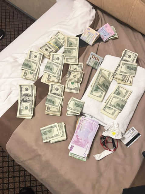 Понад три мільйони гривень віддала аферисту на «операцію» для доньки