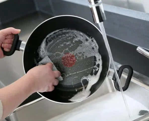 Який термін придатності сковороди з антипригарним покриттям