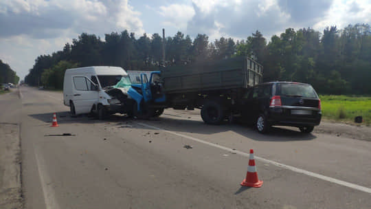 Потрійне зіткнення на Дубенщині: четверо потерпілих