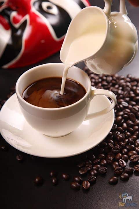 Ви додаєте холодне чи гаряче молоко у каву? – Секрет, якого не знають багато кавоманів