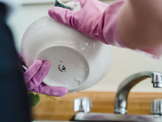 Скільки секунд потрібно обполіскувати посуд від мийного засобу?