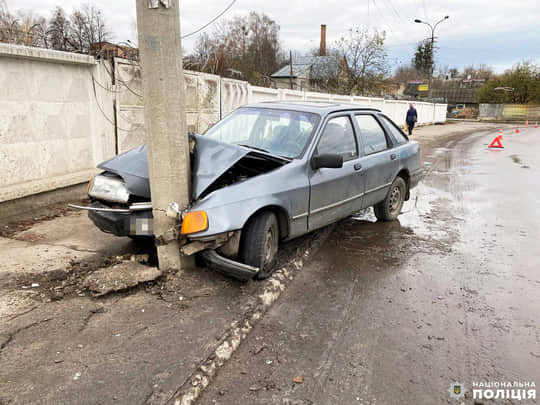 Врізався в електроопору