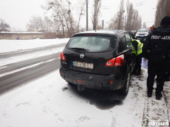 Поки «прогрівала» авто, його угнав зловмисник