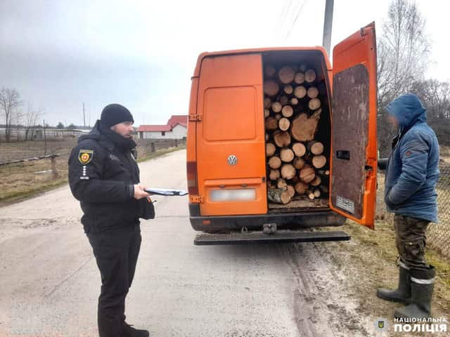 Пропонував хабар за незаконну деревину