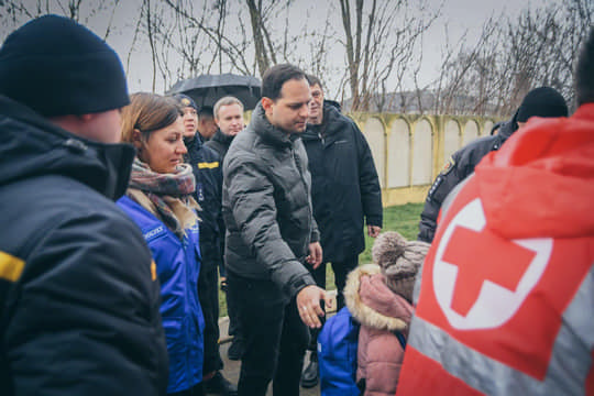 На Рівненщині зустріли перший евакуаційний потяг з Донеччини