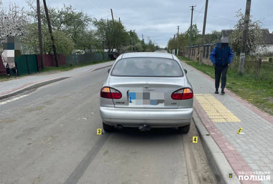 Вийшла із шкільного автобуса і потрапила під авто