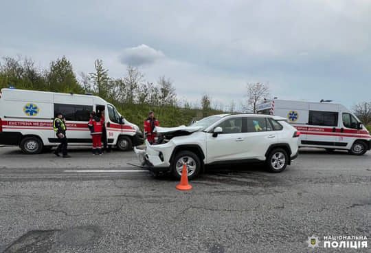 Унаслідок зіткнення 2-х автівок травмувалися 5 осіб