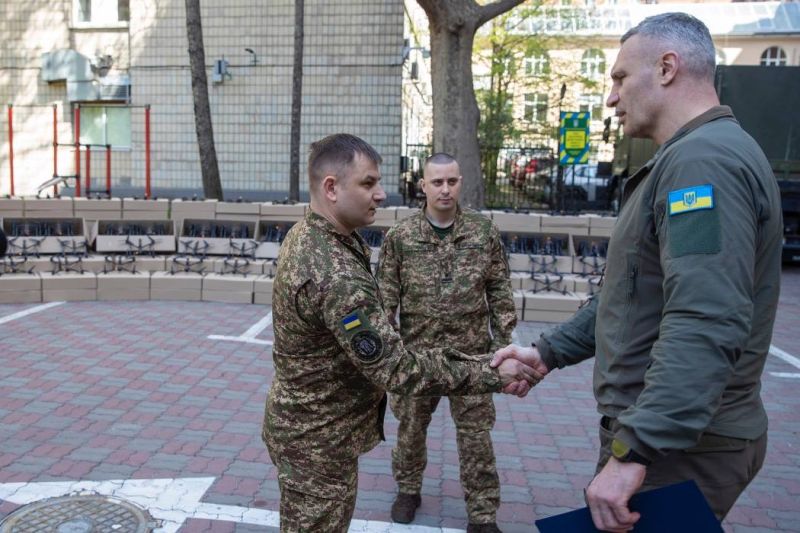Віталій Кличко від громади столиці передав понад тисячу дронів 27 бригаді НГУ