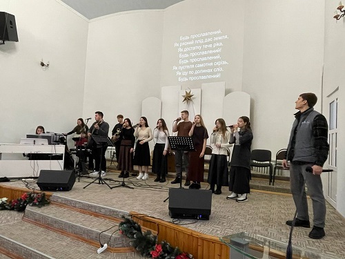 Молодь з євангельської церкви с. Городище і церкви «Христос є відповідь» м. Рівне брала участь в богослужінні церкви на Івано-Франківщині