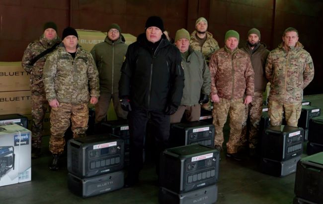 «Українська команда» передала партію потужних зарядних станцій батальйону безпілотних систем «Хорт»