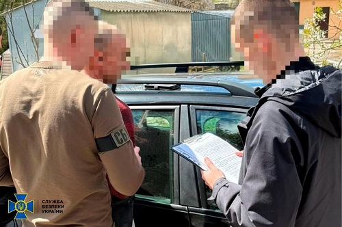 На Рівненщині СБУ та Нацполіція викрила ділка, який торгував «тиловими» посадами