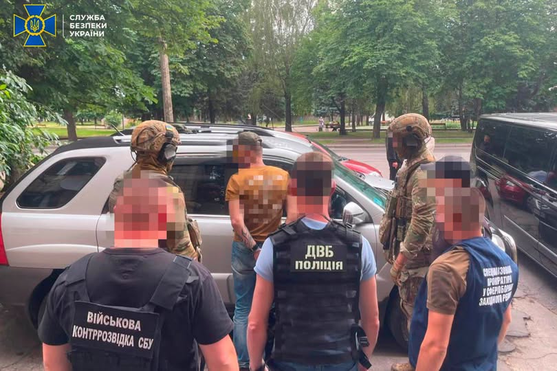 СБУ та Нацполіція затримали на Рівненщині зловмисника, який налагодив незаконний збут зброї та боєприпасів