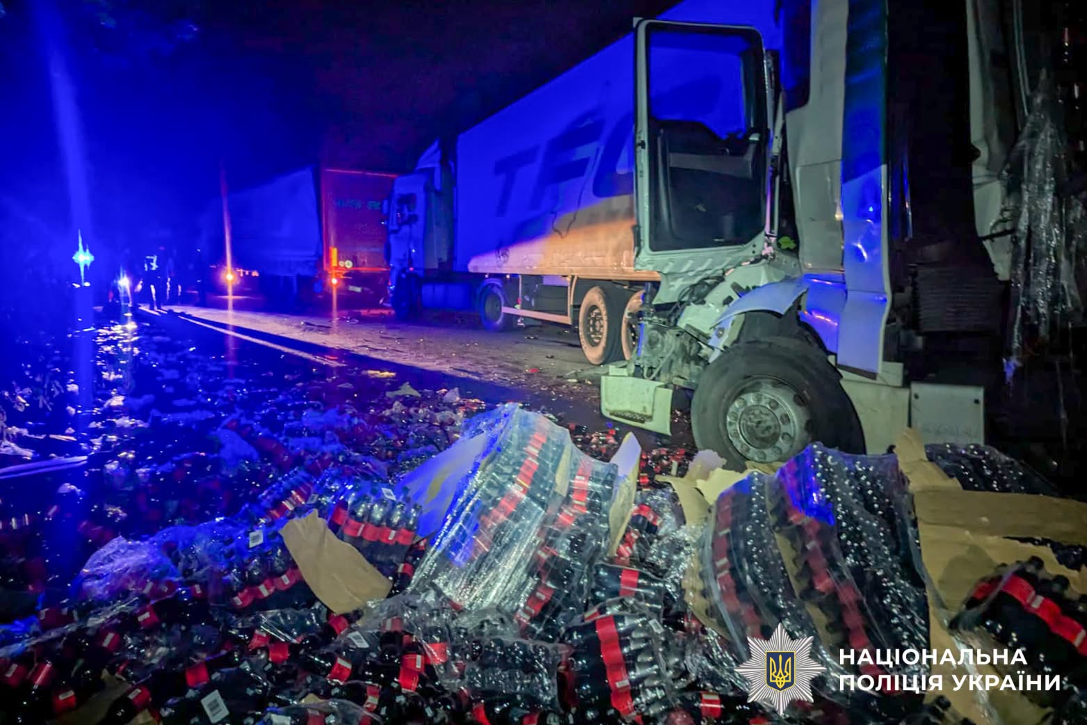 У Рівненському районі зіткнулися три вантажівки
