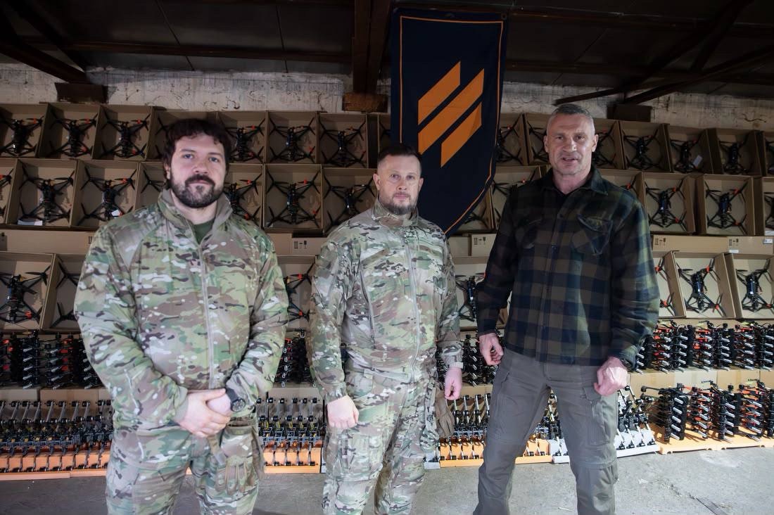 Віталій Кличко привіз бійцям Третього корпусу на Харківський напрямок 5800 БпЛА